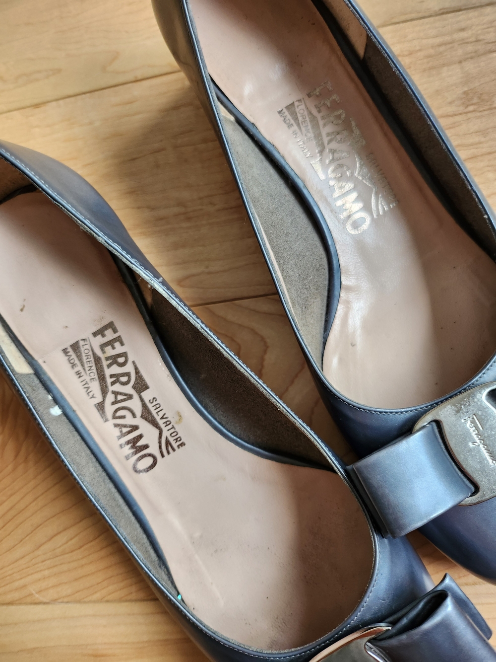 Salvatore Ferragamo Pewter Vara Bow Flats - Picture 3 of 6